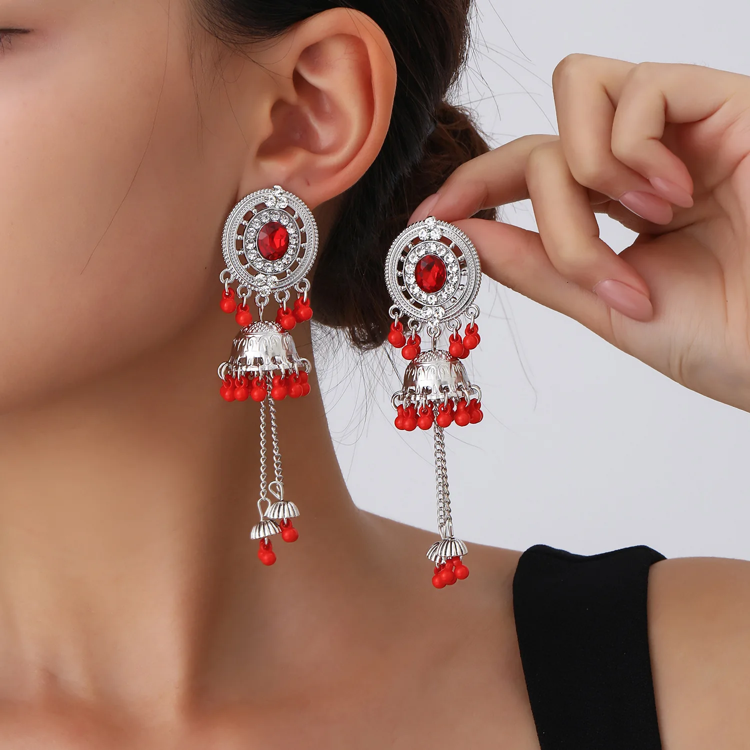 Fashion Hollow Round Disk Rhinestone Earrings Exotic Color Bead Wind Chime Tassel Drop Earrings Minimal Light Luxury Ear Jewelry