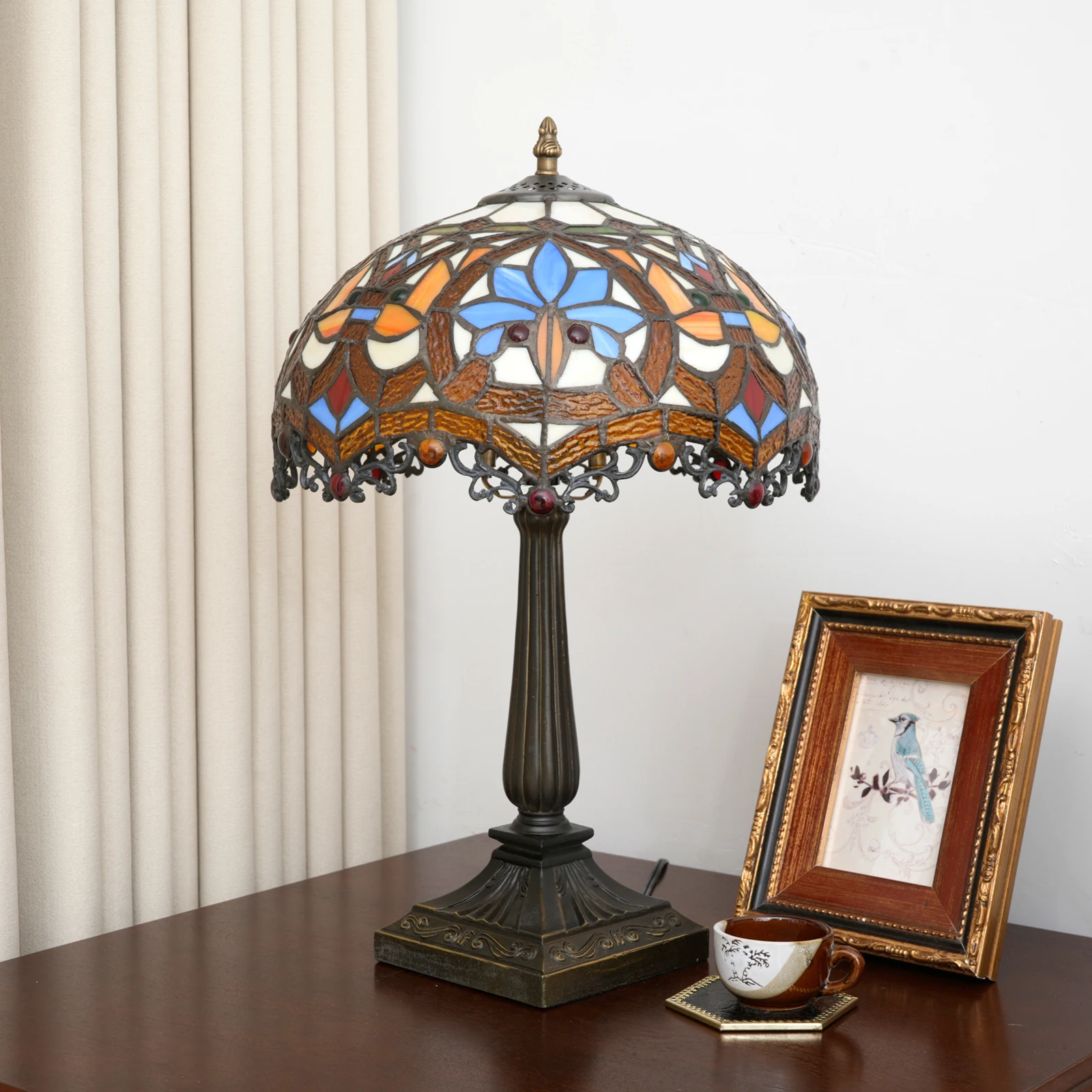 European Creative Tiffany Stained Glass Living Room Bedroom Restaurant Bar Hotel Decoration Bedside Table Lamp Victorian Style