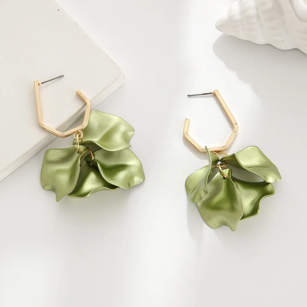 Cross border fashion jewelry pearl petal long exaggerated earrings for women, personalized and trendy versatile ear accessories
