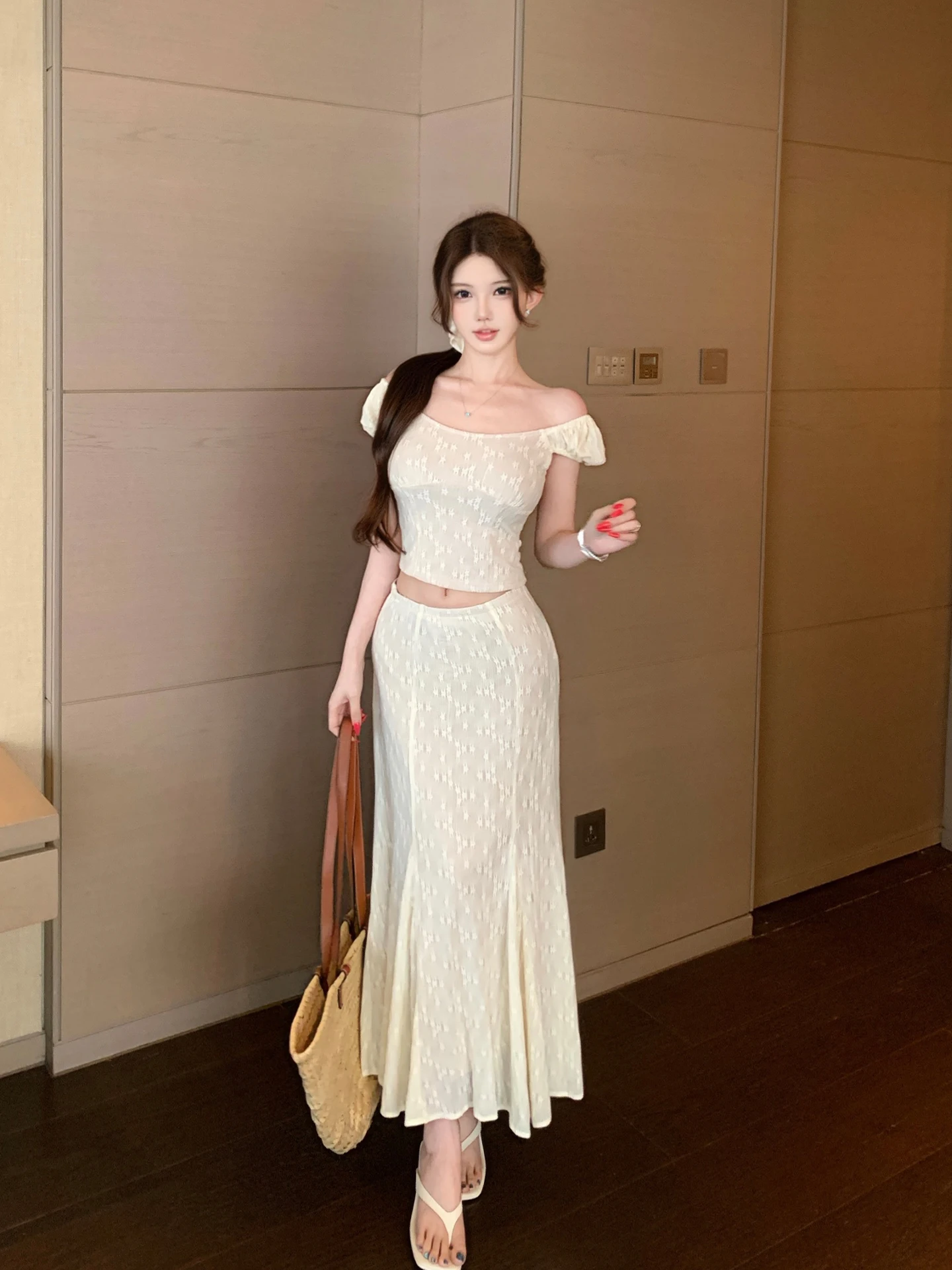 

Bao Zhi Zhi Lace Embroidery U-Neck Half-Transparent Top And Fish Tail Skirt Set Women's Fashion Spring Summer Two-Piece Suit