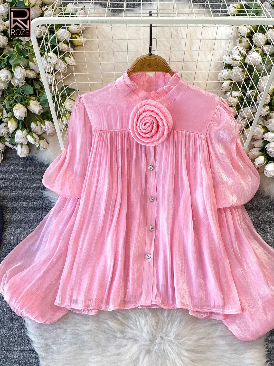 

Изысканная блузка в стиле светской львицы: прозрачная ткань с жемчугом, 3D-цветочным аппликационным декором и элегантными рукавами-фонариками