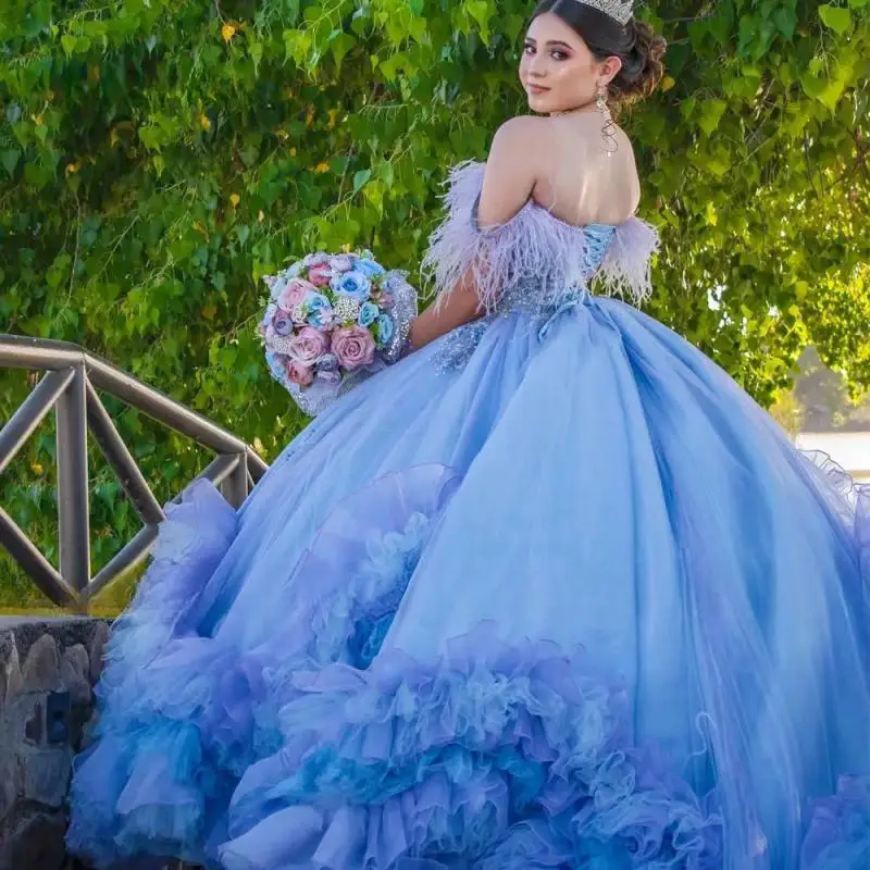 

Sky Blue Quinceanera Dress 2025 with Feathers Crystals Applique Ruffles Ball Gown Sweet 16 Dress 15 Birthday Vestidos De XV Años