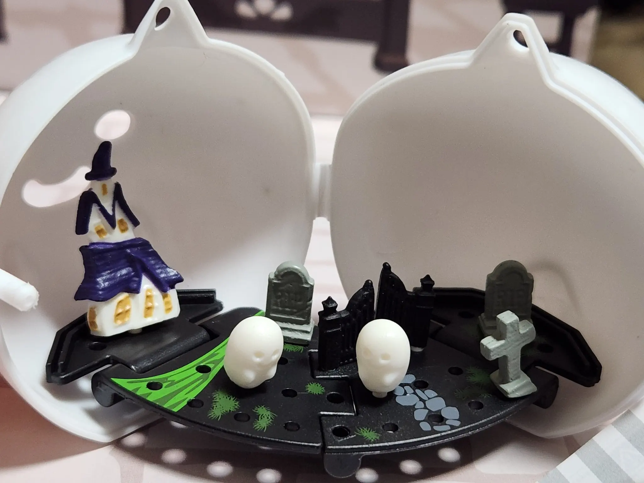 Juguetes de cápsula de Tarlin kawaii, adornos de escena en miniatura de Halloween de 2 vías, calabaza que se puede abrir, cementerio, fantasma, Zombie, castillo de murciélago, figuras