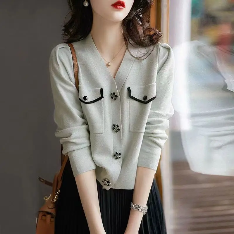 Cardigan de bolsos elegante com decote em v feminino, suéter solto de malha, roupas que combina com tudo, senhora do escritório, outono, inverno,