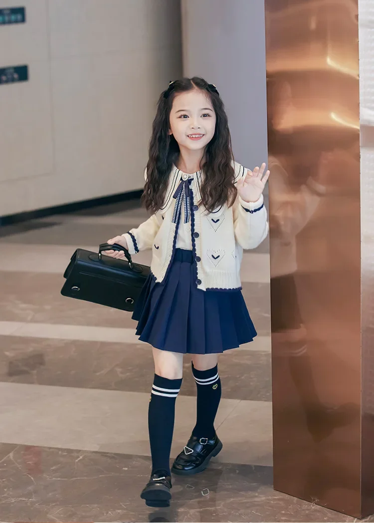Girls Spring and Autumn Set 2024 New Children Sweater Knitted Cardigan Pleated Skirts College Style Three Piece Set Trendy