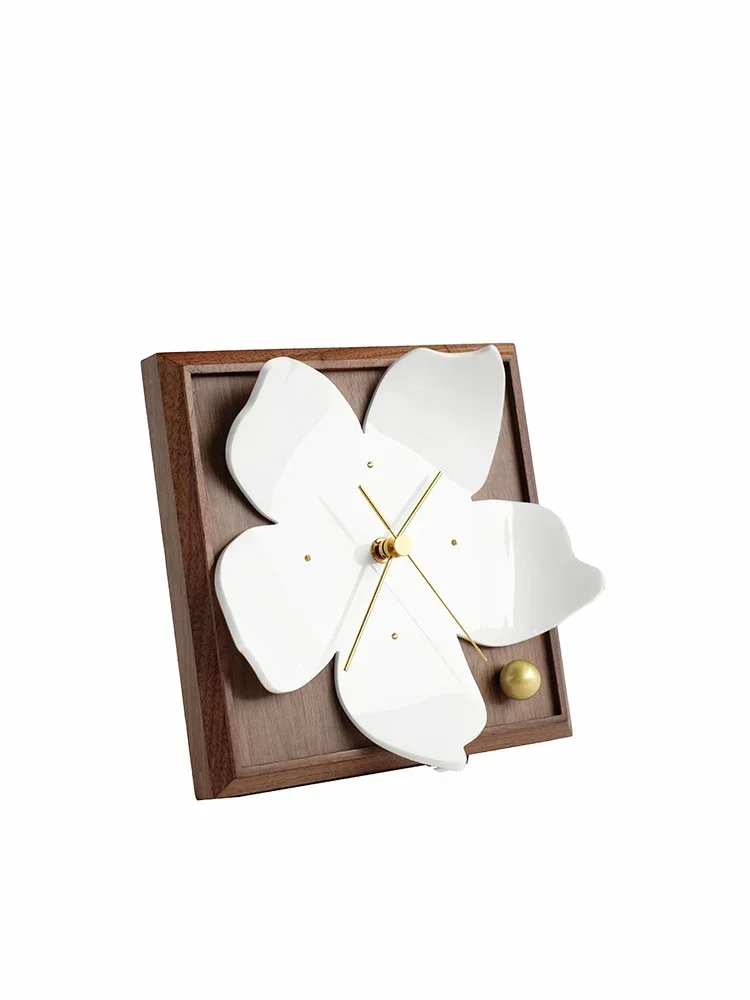 Hot salesMiscellaneous new original lovely cherry blossom clock Nordic minimalist fashion living room desktop silent decoration.