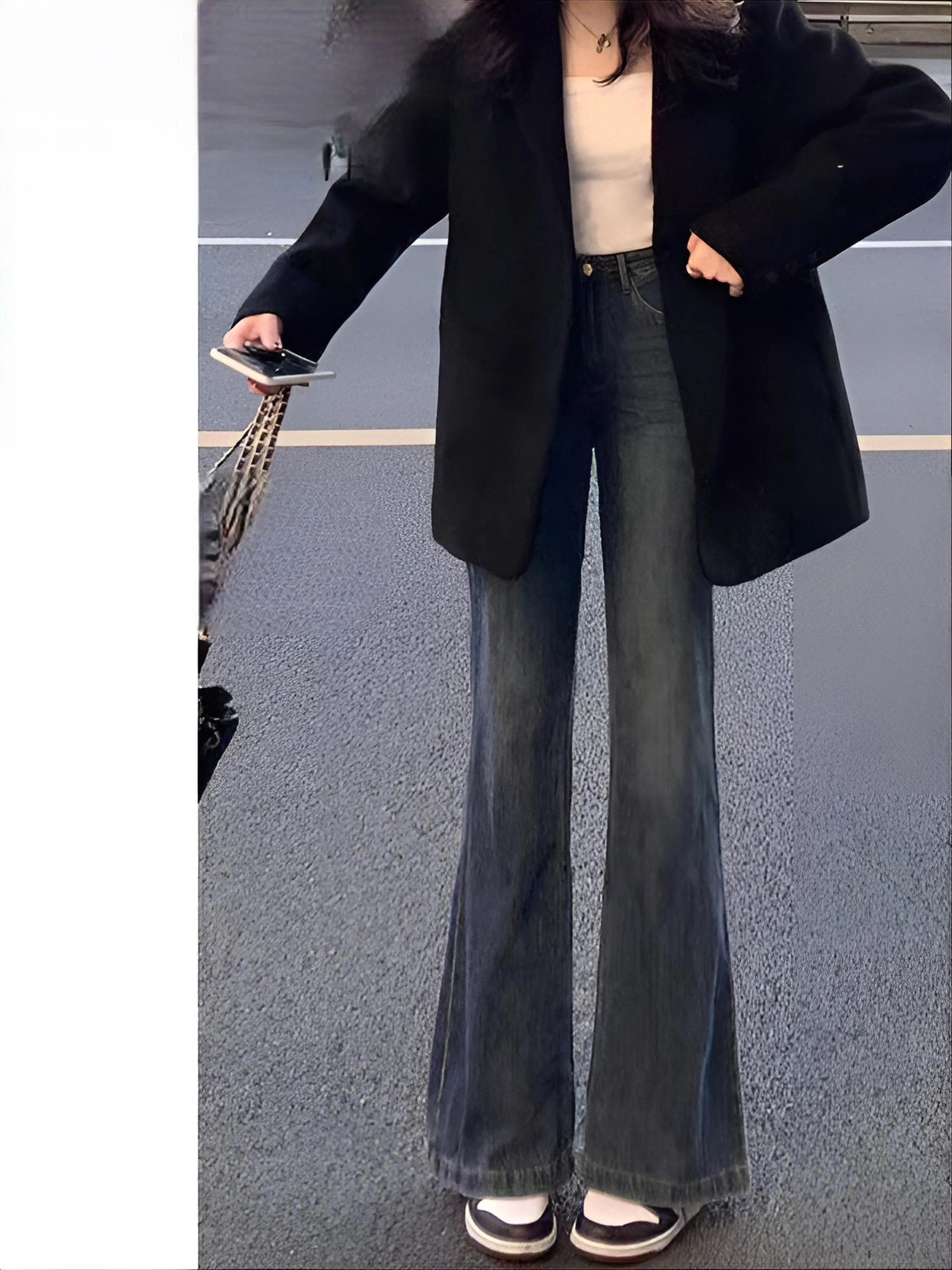 

Джинсы Bootcut Синие женские со швом на пуговицах Студенческие уличные ягодицы Тонкий укороченный дизайн слезных ног Легкая функция Эластичный тяжелый рваный