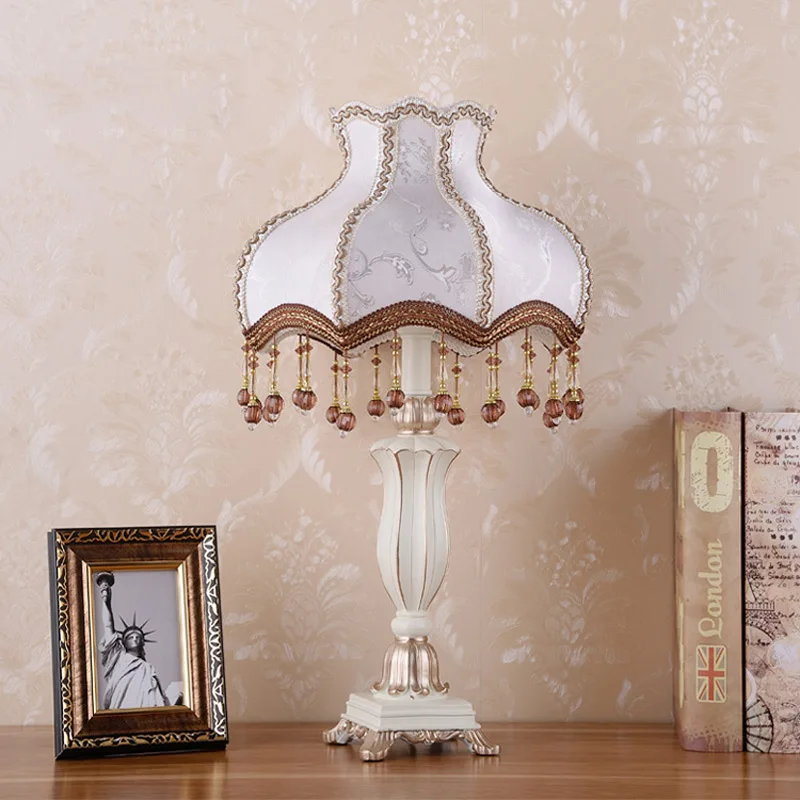 Retro Bedroom Bedside Table Lamp Warm Romantic Wedding Room Modern European Living Room Bedroom Decorative Desk Lamp Fabric