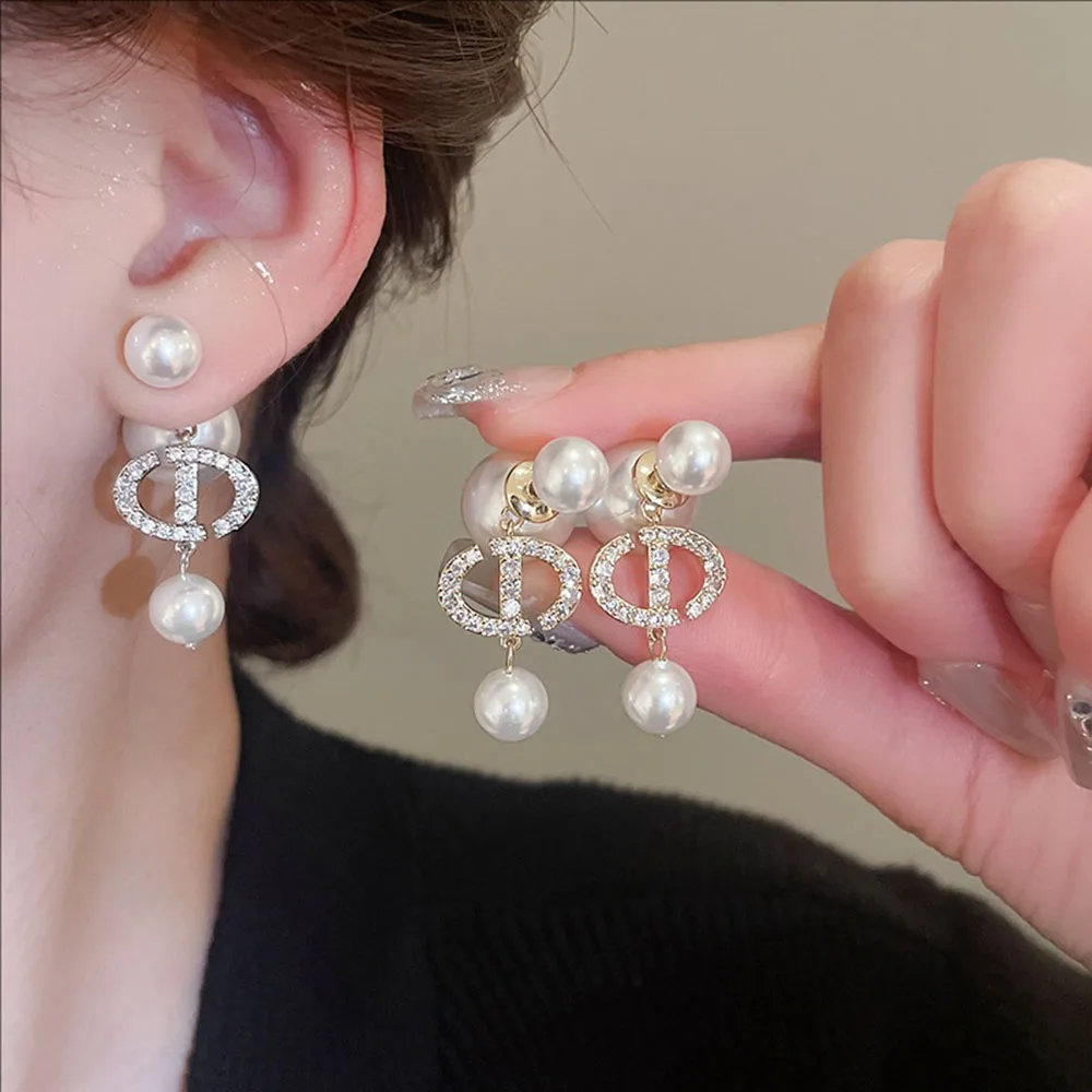 

Silvery Needle French Zircon Pig Nose Pearl Earrings Niche and Elegant Light Luxury High-end Jewelry