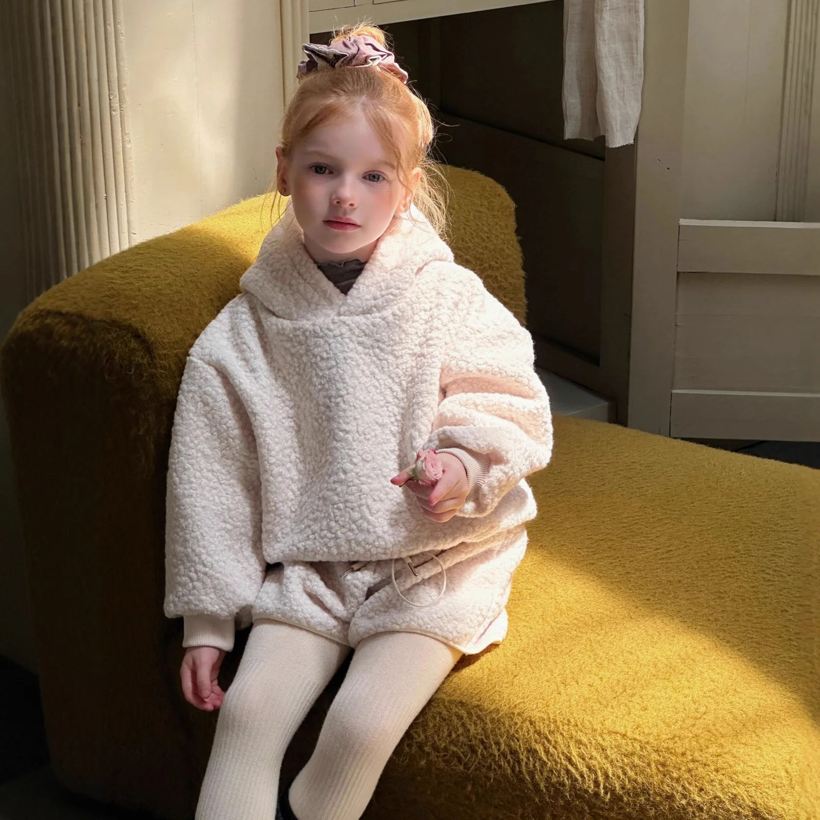 

Autumn and Winter Children Soft Plush Set Girls Warm Simple Thick Hooded Hoodie Shorts Two-piece Set