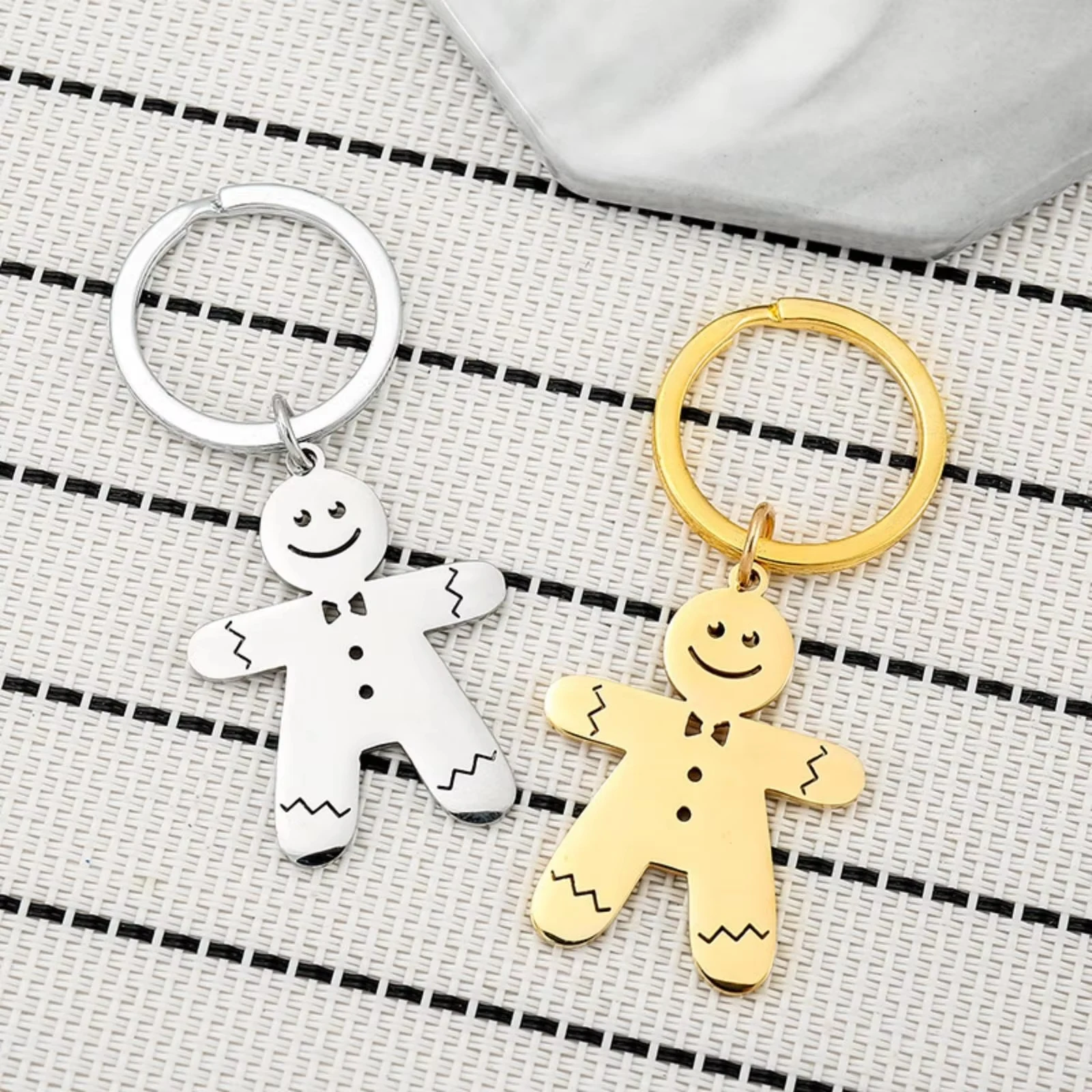 Edelstahl Lebkuchenmann Schlüsselanhänger Weihnachtsgeschenk Metall-Schlüsselring Taschenanhänger für Männer und Frauen – Detail 3