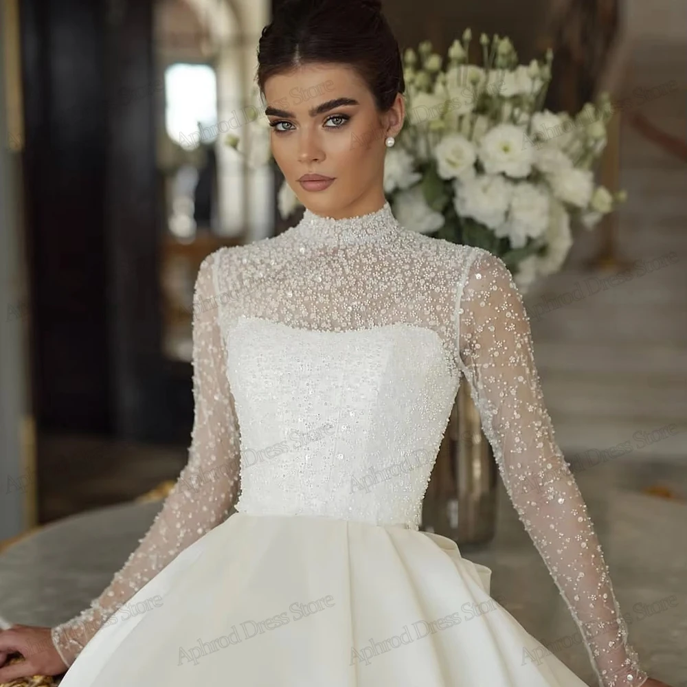 ชุดแต่งงานที่หรูหรา ชุดเจ้าสาวที่งดงาม ประดับด้วยลูกปัด คอสูง แขนยาว ชุดเดรสเดอโนเวียที่สวยงาม ปรับแต่งได้