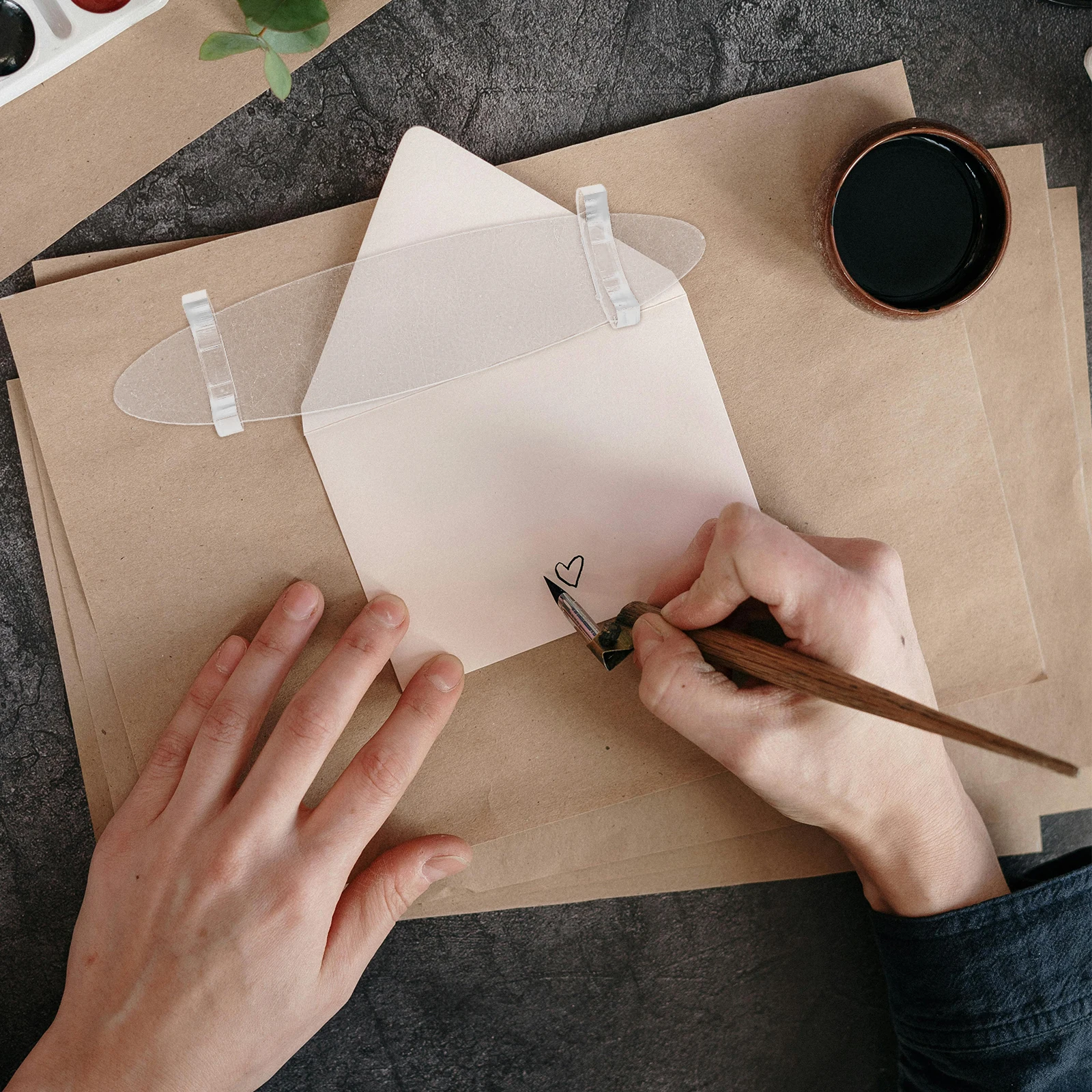 

Acrylic Pen Display Holder Makeup Brush Rack Pencil Wand Organizer Stand Pen Storage Display for Home Office School Desk