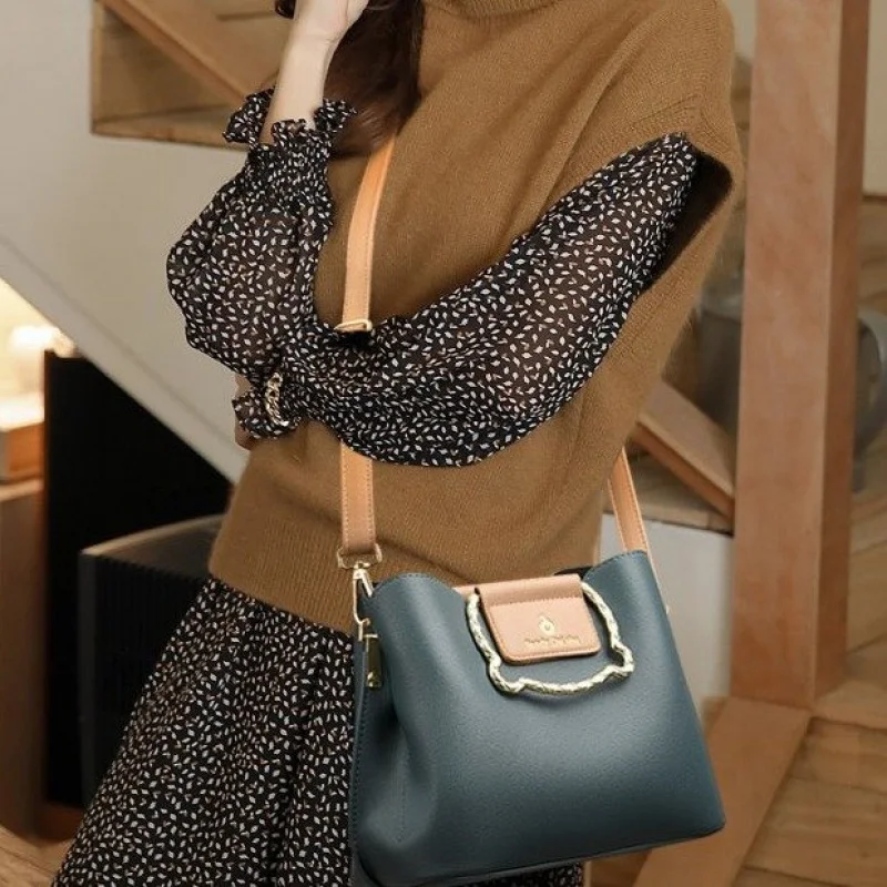 

Famous Designer Elegant Leather Handbag For Ladies, Women Shoulder Bag Luxury Brand Classic Tote