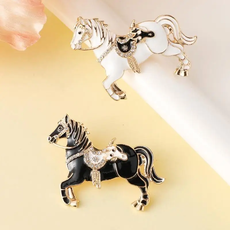 

Elegant Shaped Brooch With Safety Lock User Friendly Electroplating Versatile Fashion Chest Decoration