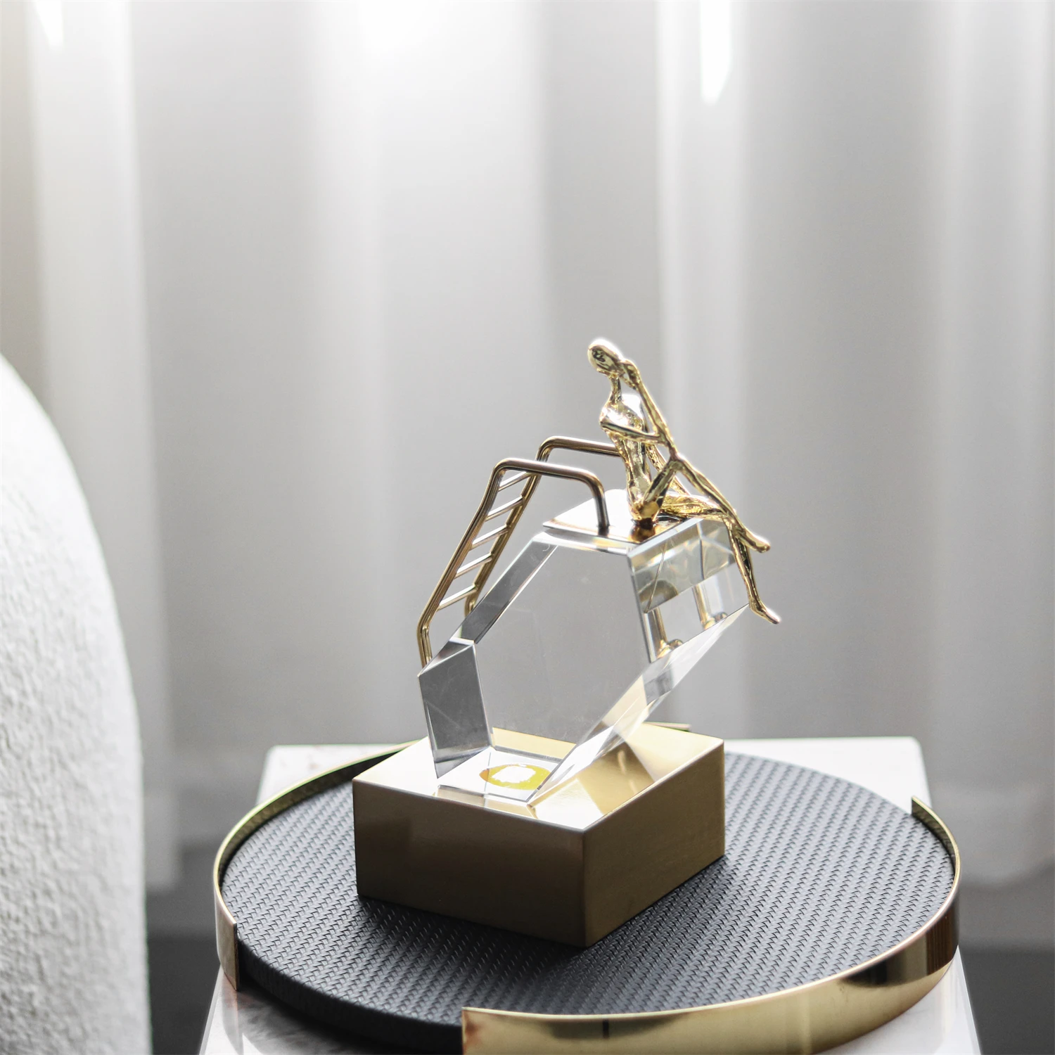 

Metal Ascendant Desktop Ornamentfor Office Decor Art Home Crystal Sculpture Decorative Accessories
