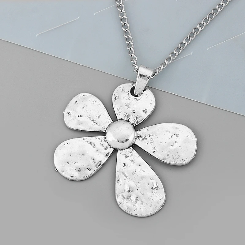 

Exaggerate Large Hammered Flower Pendant Necklace With Stainless steel Chain for Women Fashion Sweet Cool Y2K Jewelry