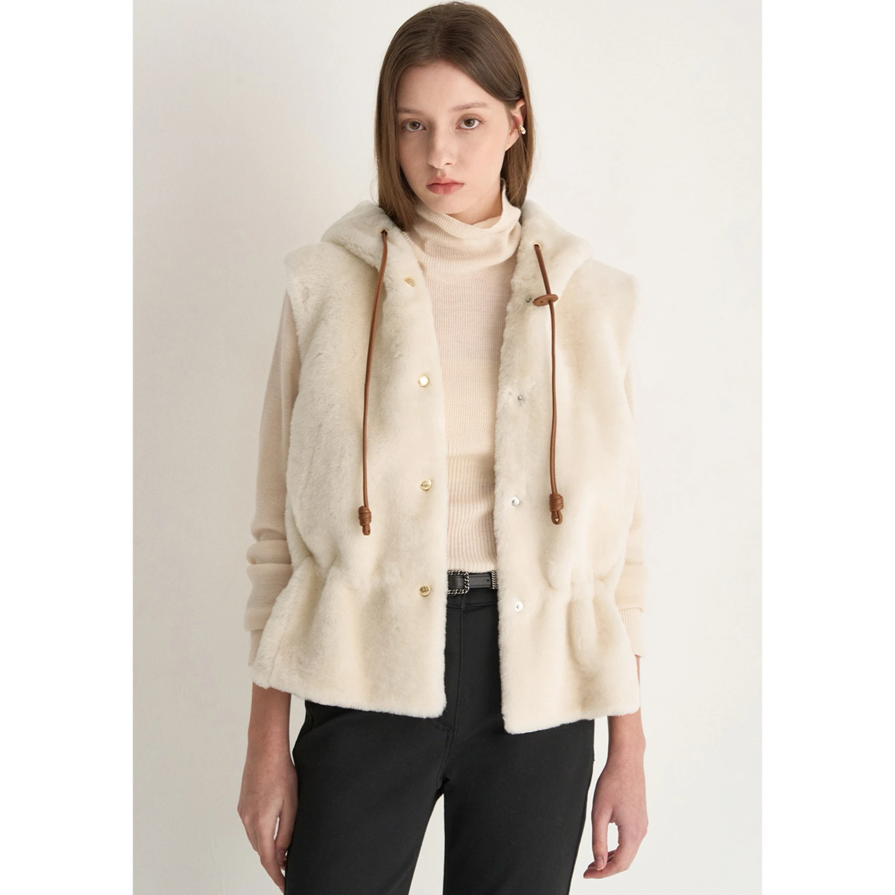 Faionable Lammsamt-Gänsedaunen-Weste mit Kapuze und integrierter Lederweste für den Herbst, reiner Farb-Einzelknopfverschluss