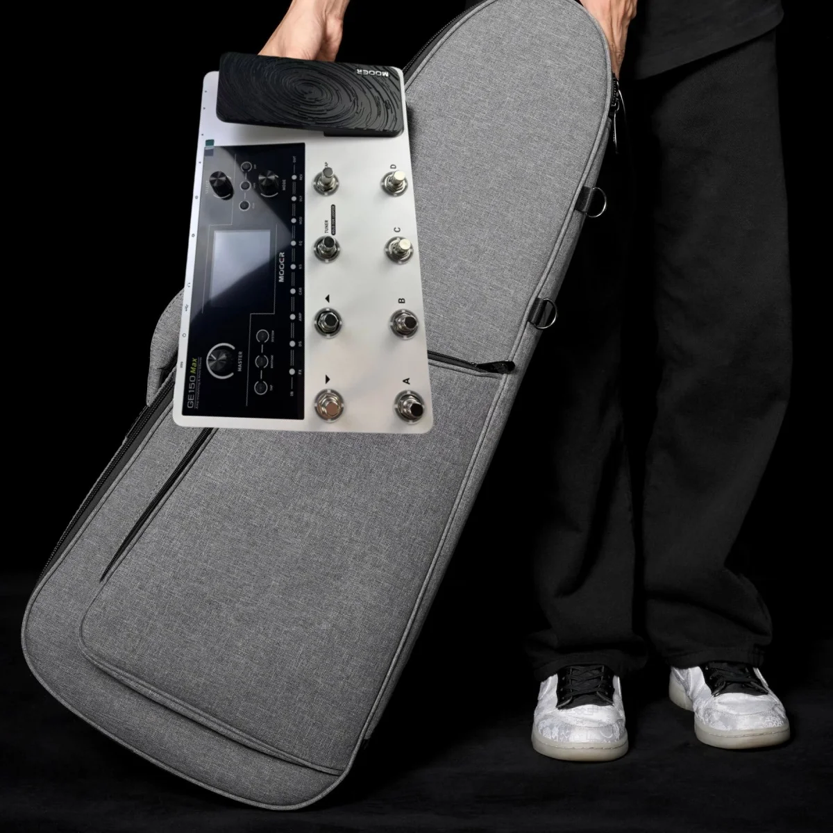 MOOER GE150 MAX Amp النمذجة ودواسة متعددة التأثيرات: 200 إعداد مسبقًا/55 أمبير/8 مفاتيح قدم/شاشة LCD مقاس 3.5 بوصة/آلة طبلة وبطول