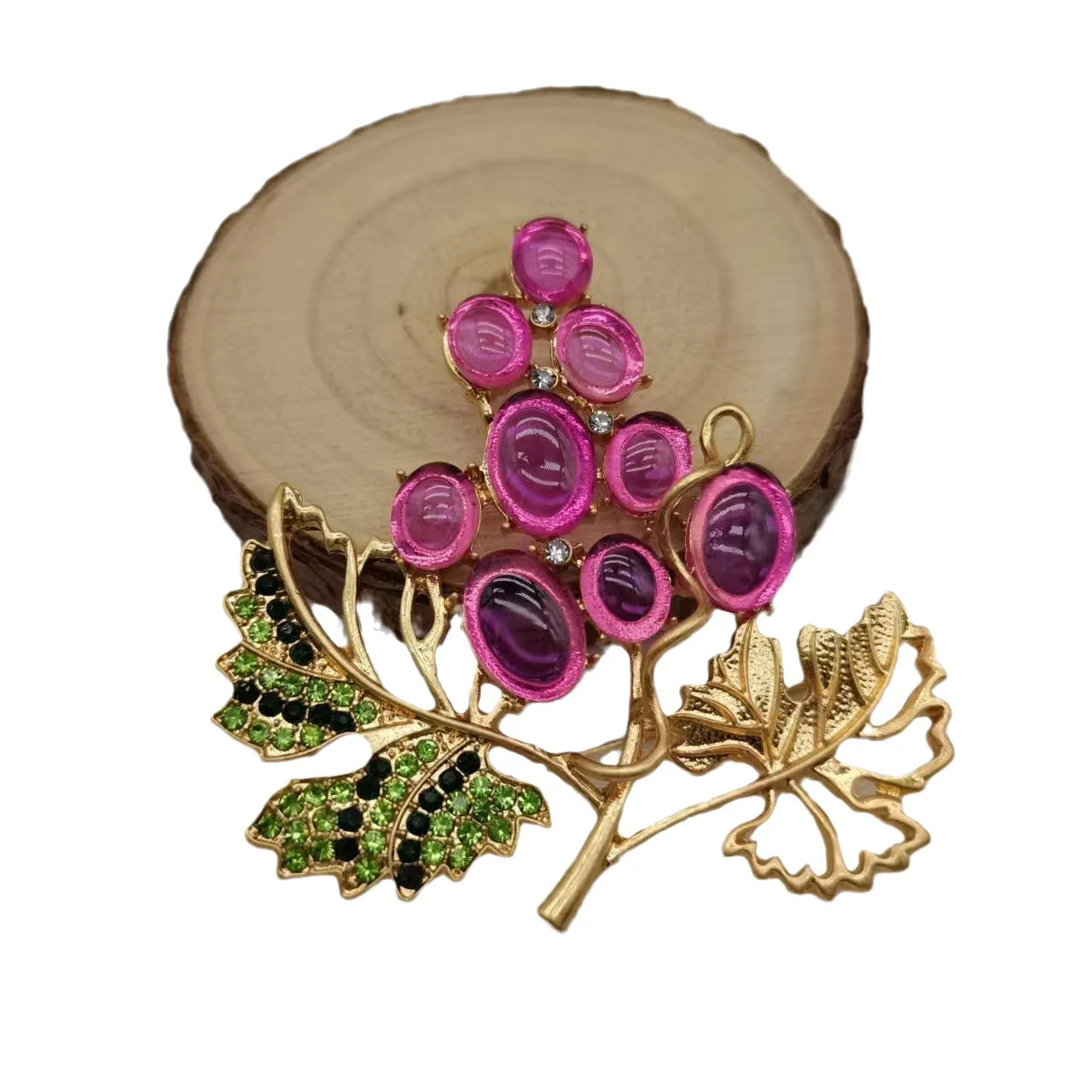 Vintage New Arrival Fashion Women Men Jelly Grape Brooches Pins Retro Exquisite Unisex Middle Fruit Corsage Buckle Accessories