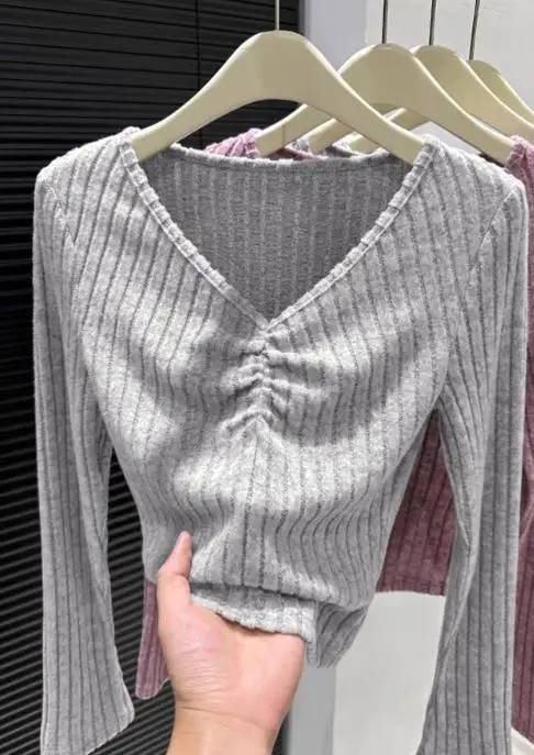 T-shirt base a maniche lunghe in stile moderno e minimalista per abbigliamento da donna, autunno/inverno 2025