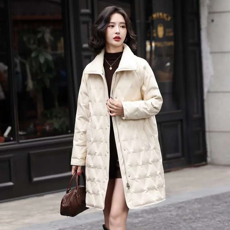 

Корейская версия: Женская повседневная зимняя куртка-пуховик, новая, простая, с отложным воротником, универсальная, модная, однотонная, удлиненная.