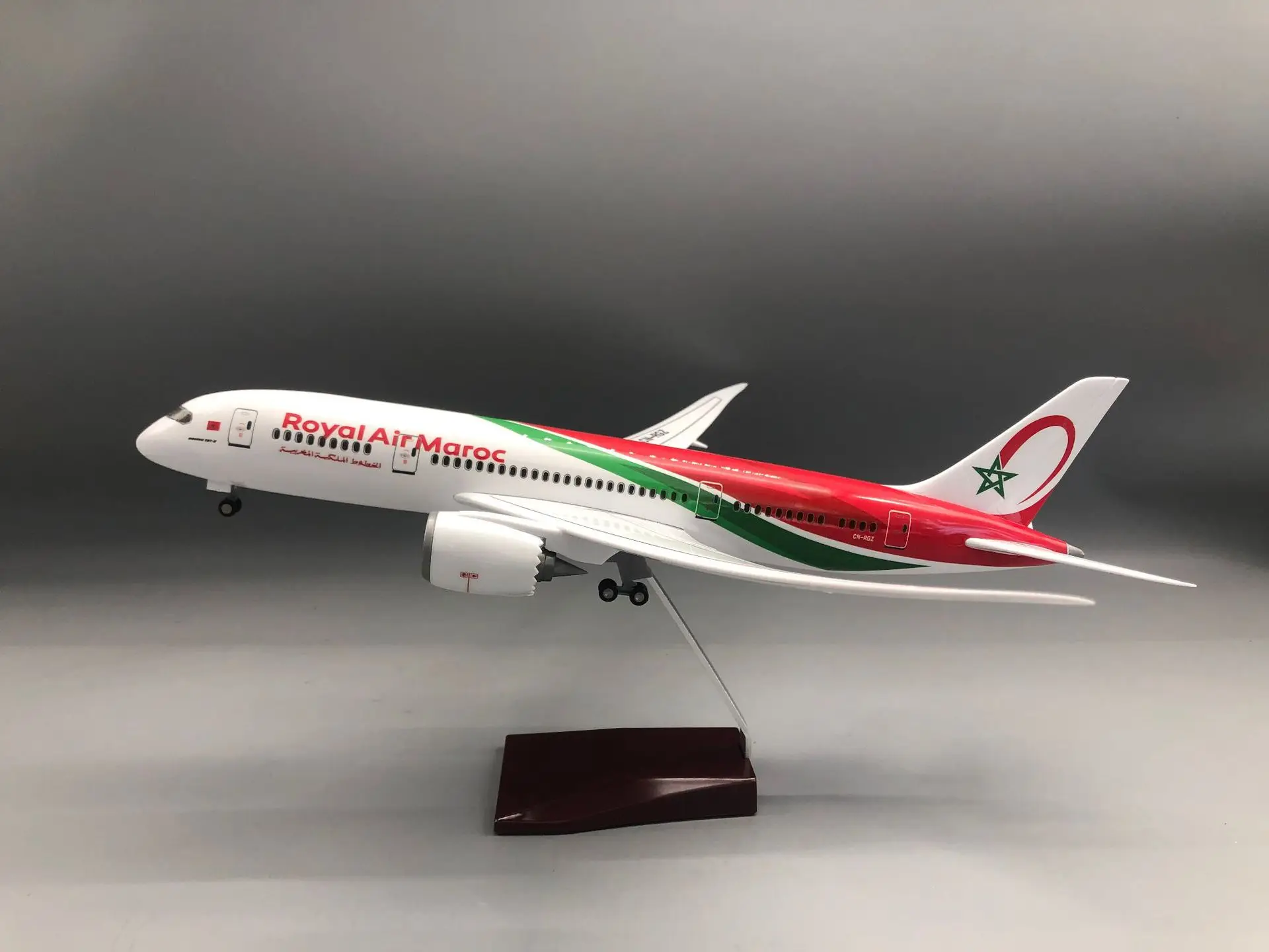 43cm Model Airplane Royal Air Maroc B787 787 Dreamliner Aircraft Landing Gear Wheels Light Resin Souvenir Plane Collection Gift