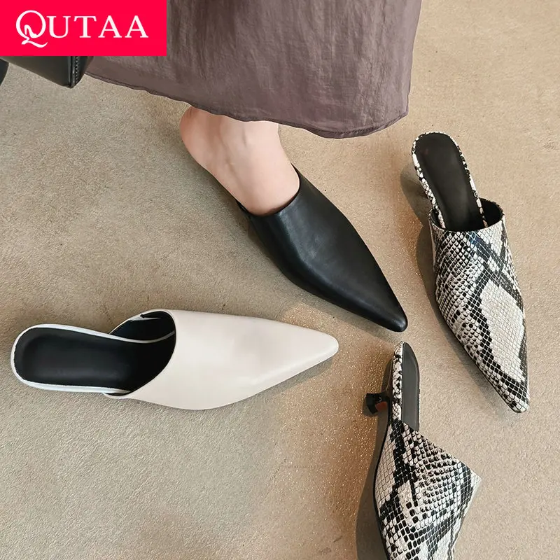 

QUTAA 2023 модные летние женские сандалии, пикантные тапочки из коровьей кожи на среднем каблуке, вечерние туфли с открытой пяткой, офисный размер 34-40