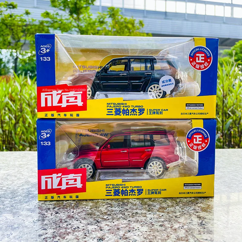 MSZ 1:33 Mitsubishi Pajero 4WD Turbo red alloy car model children\'s toy car die-casting with sound and light pull back function