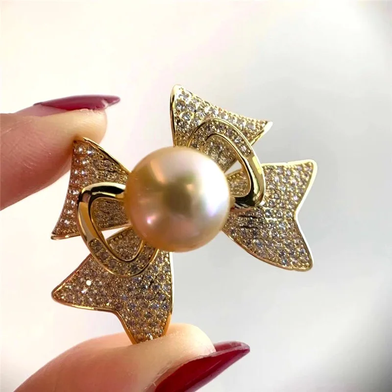 Designer Bow Pearl Brooch Micro-inlaid Zircon Elegant Brooch Luxury Classic Women Banquet Accessories 080301