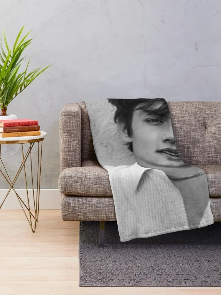 Louis Partridge Modeling Pictures Throw Blanket blankets ands Soft Beds Fashion Sofas Winter beds Blankets