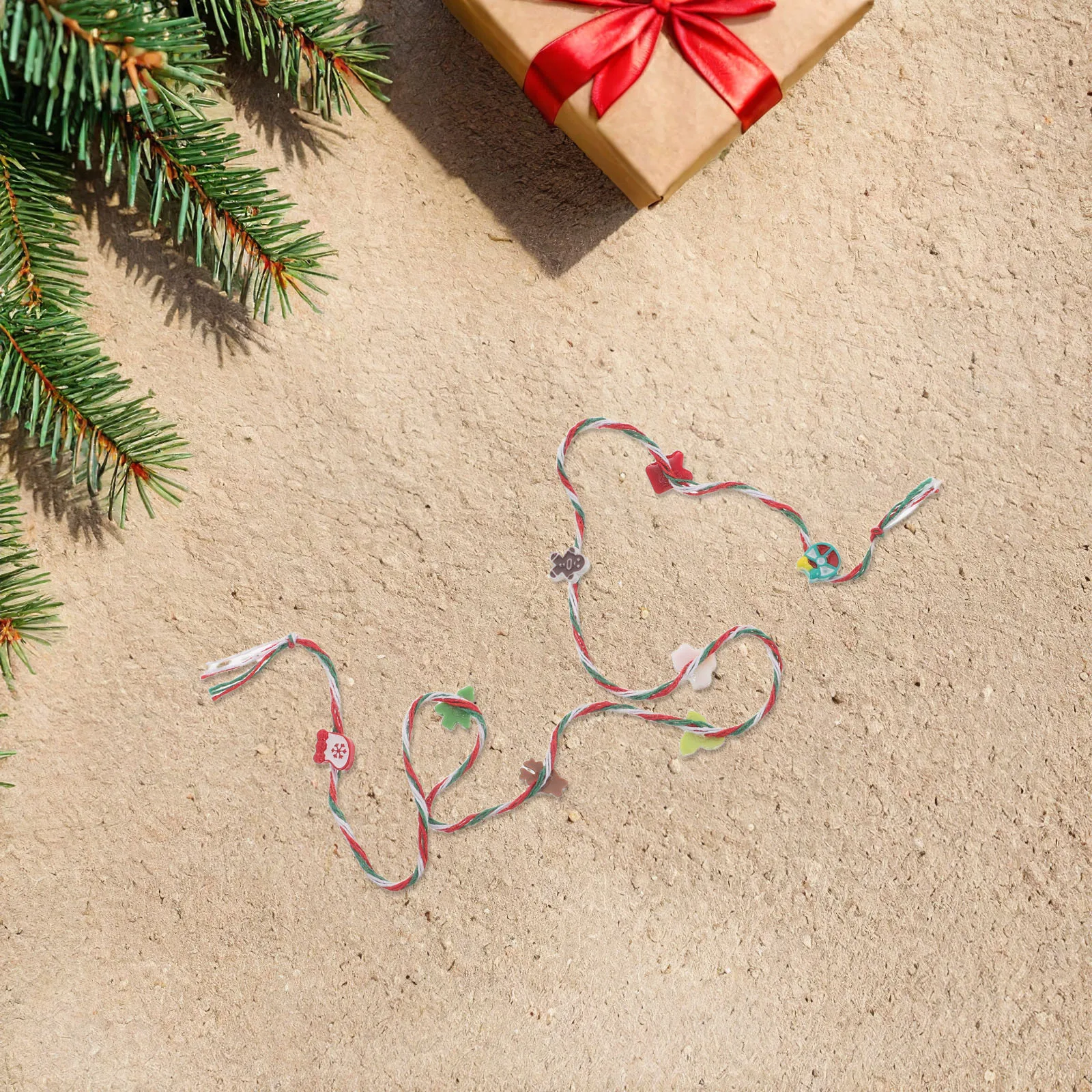 

8Pcs Dollhouse Miniature Christmas Garland Colorful Realistic Decor for Mini Holiday Village Scene Fireplace Decorations