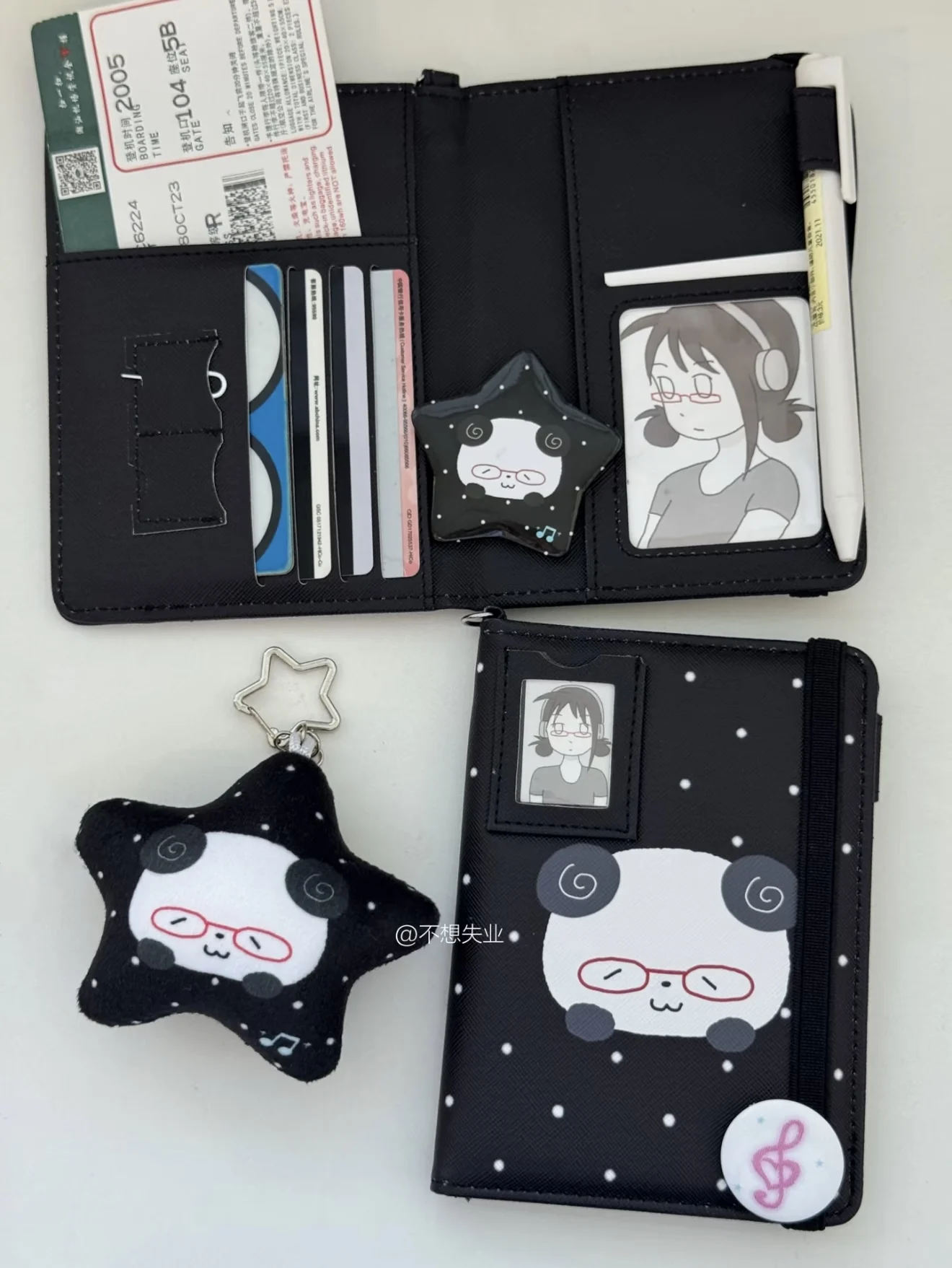 Porte-passeport en cuir PU avec motif de panda mignon, portefeuille de voyage multifonctionnel avec compartiments pour cartes, emplacement pour carte SIM et porte-stylo.