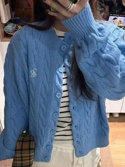 เสื้อสเวตเตอร์ถักไหมพรมสไตล์เกาหลีสำหรับผู้หญิง สีฟ้า ทรงเข้ารูป แขนยาว คอกลม ผ้าเนื้อนุ่ม ใส่ได้หลายโอกาส สไตล์ลำลอง เหมาะสำหรับฤดูหนาว