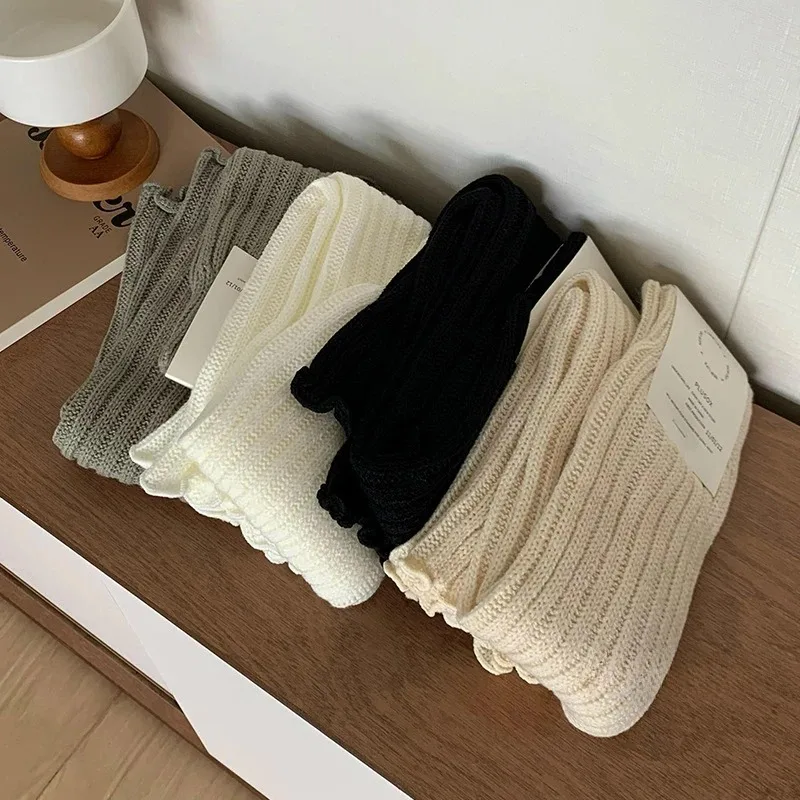 57 cm lange japanische Lolita-Beinwärmer, gestrickte Stiefelmanschetten für Damen, schwarz-weiße, dünne, lange Knöchelwärmer für den Alltag und Cosplay – Detail 5