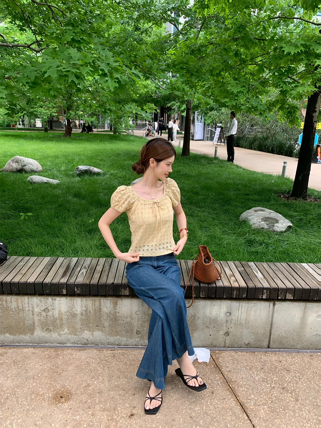 

Джинсы с высокой талией и широкими штанинами из шелковистого денима, свободного кроя, с эффектом стройности, повседневные, синие, хлопковые, на молнии, летние, женские