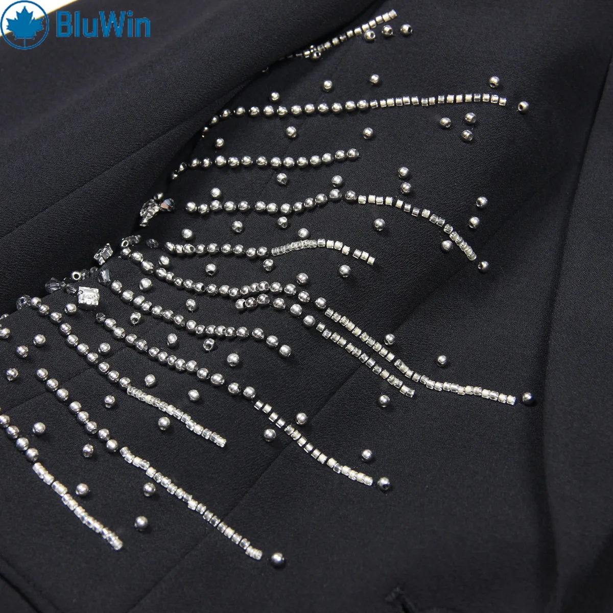 طقم بليزر وبنطلون أسود من URBANCHIC - تفصيل نجمي كريستالي لمظهر جريء وحديث #4