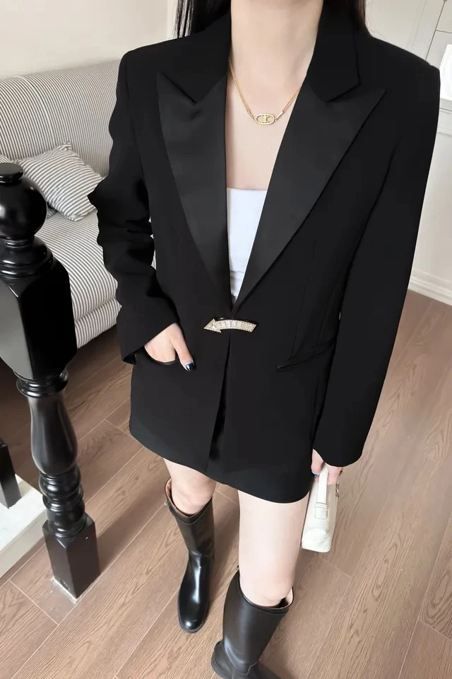 2024 Spring Autumn Luxury New Women High Quality Black Shoulder Pads Blazer Female Chic Coat