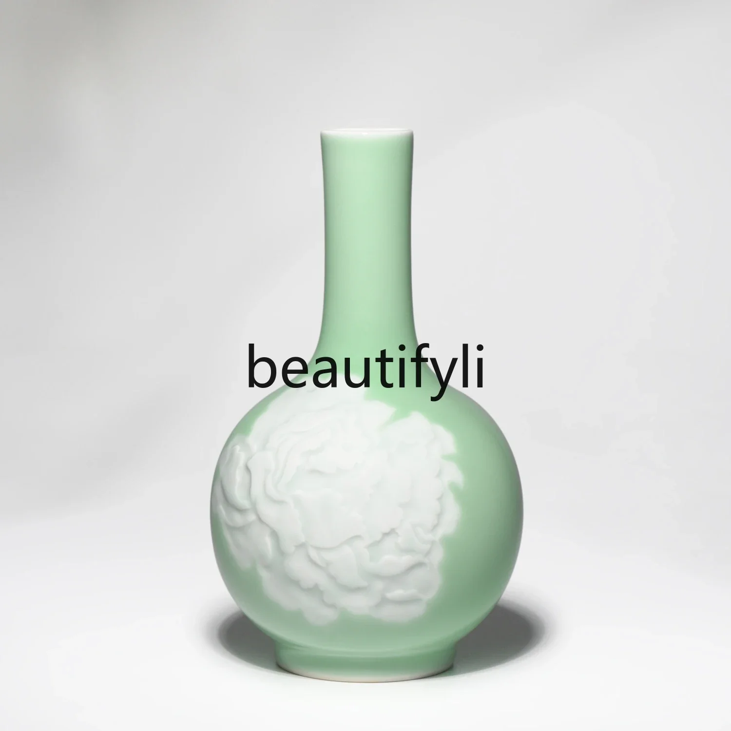 Green glaze picked and filled with white glaze, all hand-carved peony pattern bile bottle, Chinese case head vase, vase 20cm