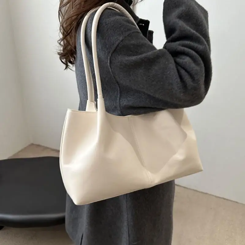 

Spacious Women's Handbag Large Capacity PU Shoulder Bag for Easy Organization 20CA