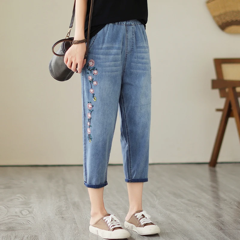 Nuevo chino Sle artístico de gran tamaño Retro bordado Denim dieciocho pantalones Harem cintura elástica modelo fino azul claro mujer...