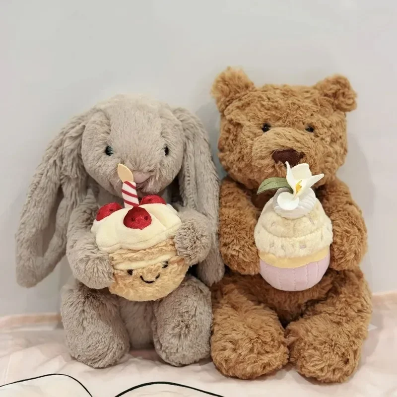Original Jelly Cat 30cm Shy Bonnie Rabbit sosteniendo un pastel de cumpleaños muñeco de peluche que acompaña gatos perros y mascotas regalo de vacaciones.