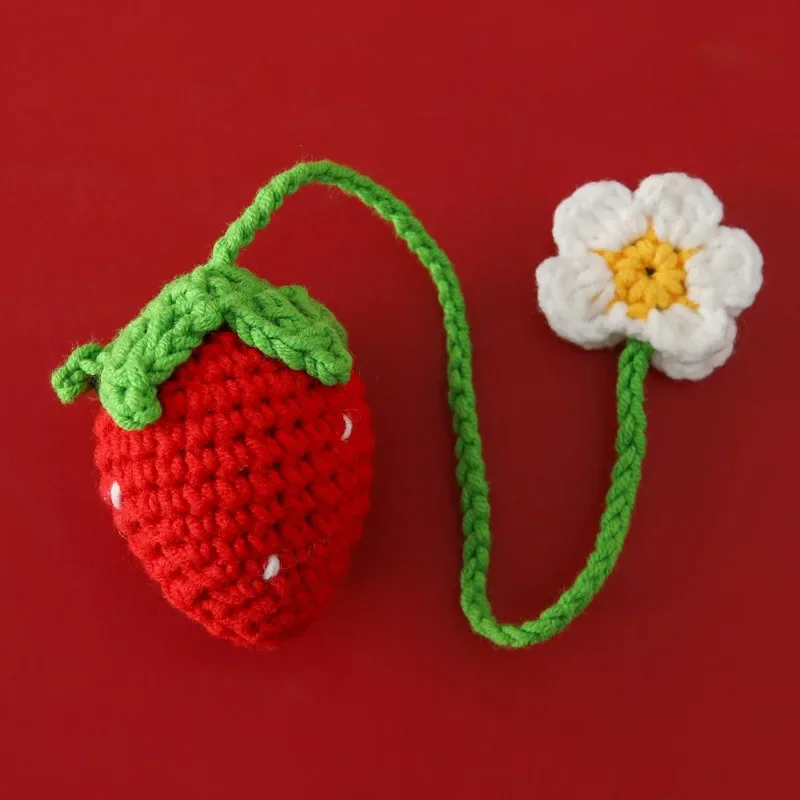 Flor de morango acabada artesanal e pingente de frutas, DIY carro pendurado Crochet Bookmark, Decoração saco bom significado, Presente amigo, 1pc