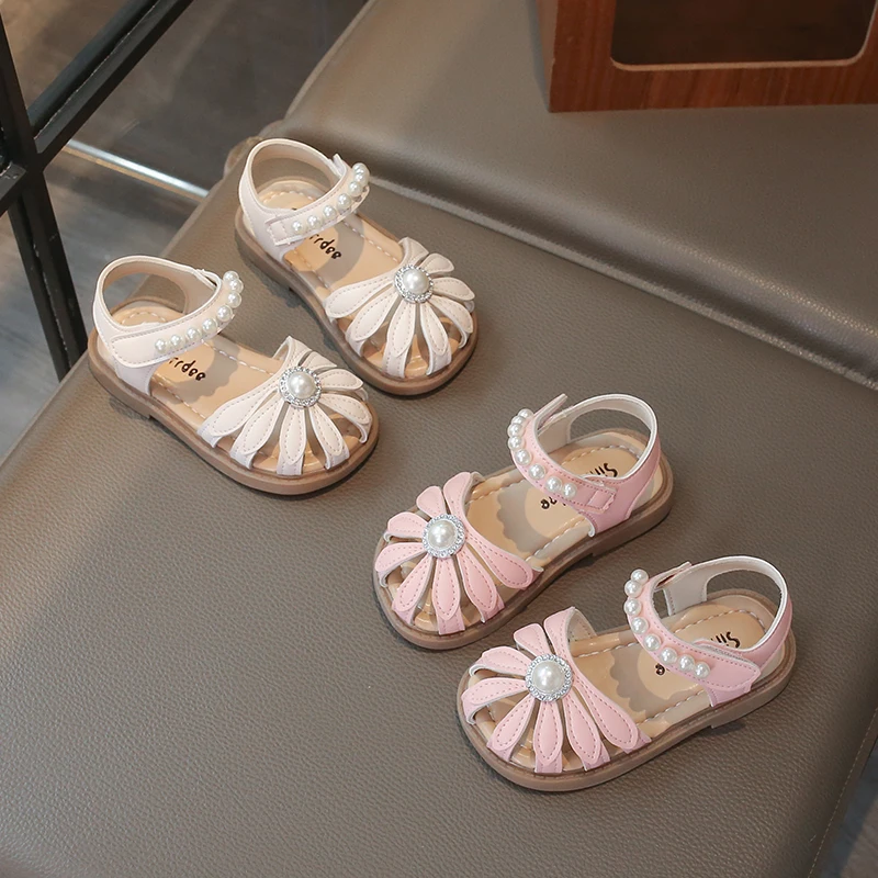 Little Girls Summer Sandals Toe-covered with Pearl Decoration Fashion Princess Sweet Kids Beach Shoes Anti-kick Beading Soft New