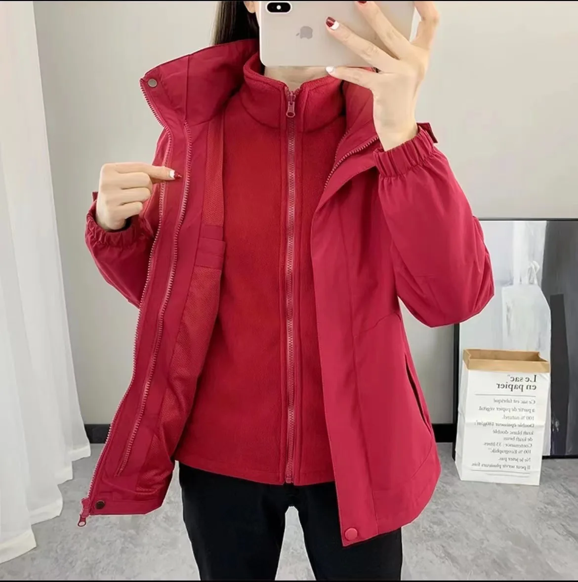 

Штурмовой костюм «три в одном» осень/зима 2025 года с толстым флисом и съемной внутренней подкладкой для ветрозащитного и водонепроницаемого горного цвета.