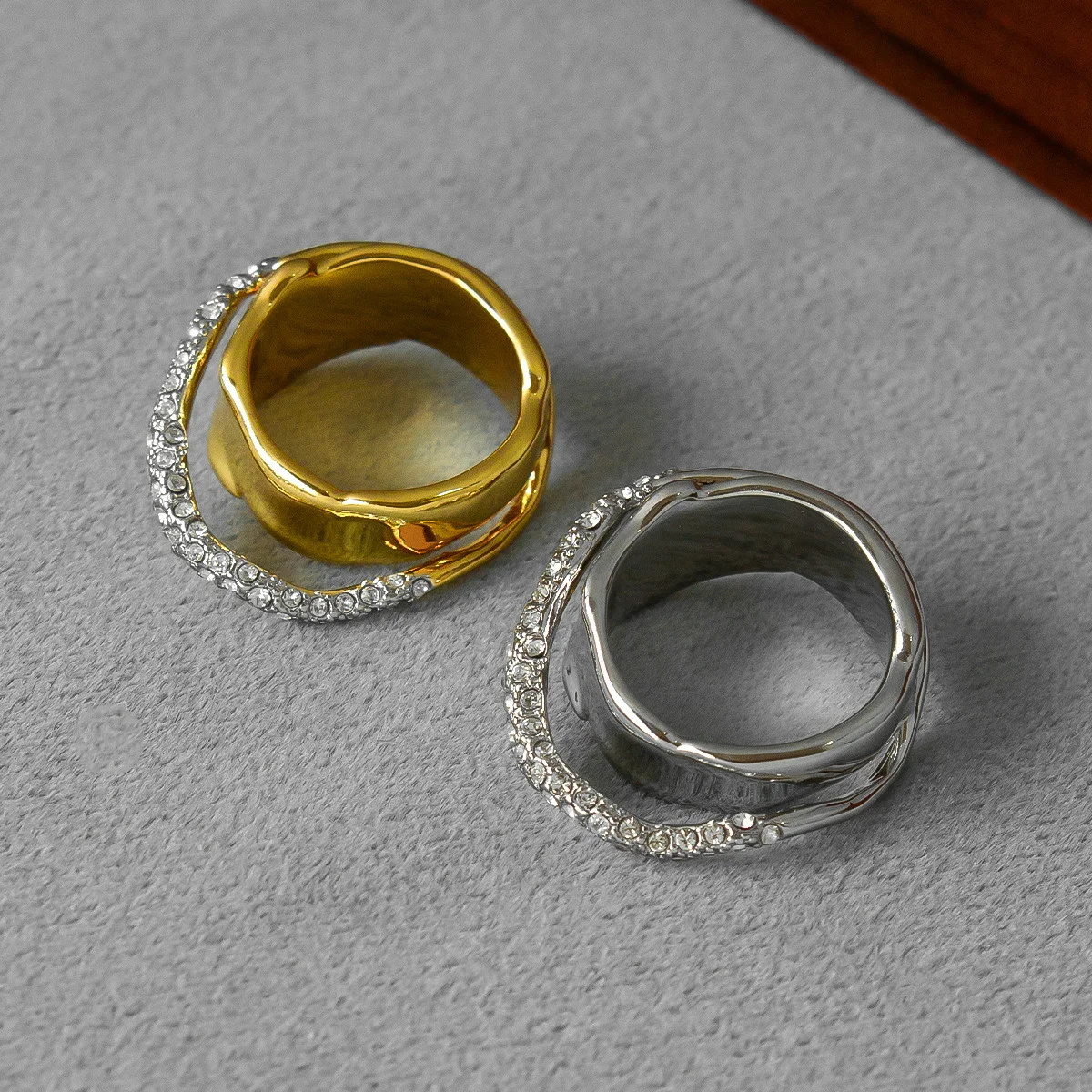 

Hot Fashion Gold Silver Diamond Designer High Quality Ring Woman Europe America Glamorous Jewelry