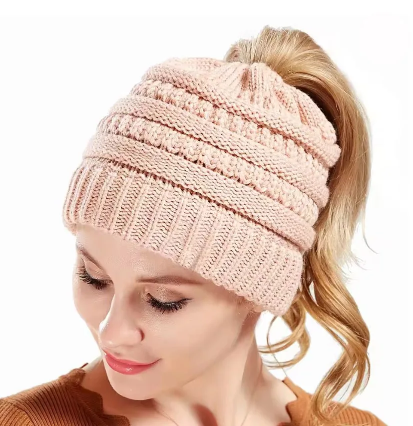 New Women‘s Ponytail Beanie Hat Cable Knit Multi-Color Winter Hats Soft Warm Stretch Messy Bun Beanie for Girls