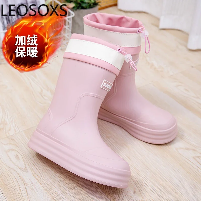 Botas de lluvia antideslizantes para mujer, zapatos de lluvia ligeros y bonitos para pesca al aire libre, suela gruesa, zapatos de moda impermeables, nueva llegada