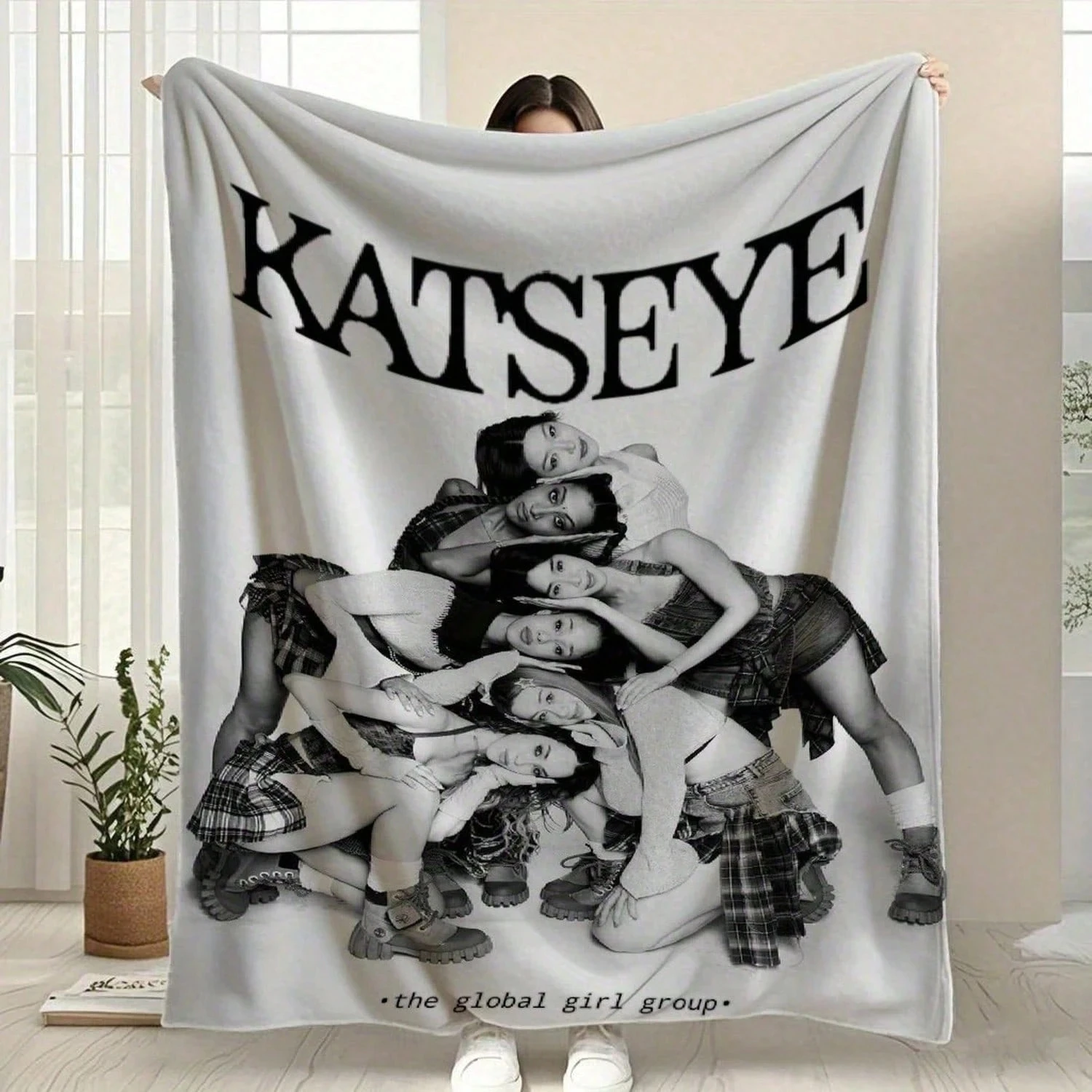 1pc Katseye Fan Flannel Blanket, 2D Flat Print, Ultra Soft Warm All-Season Throw, Global Girl Group Design for Bedroom & Living
