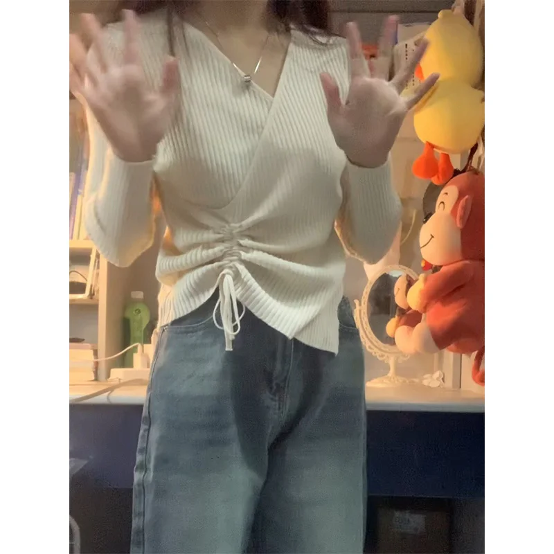 

Белый вязаный свитер неправильной формы с v-образным вырезом, женский осенне-зимний облегающий базовый слой, верхний дизайн, сенсация, модный